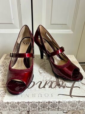 Söfft Burgundy Patent Leather Mary Jane Heels Peep Toe Pumps Size 7.5